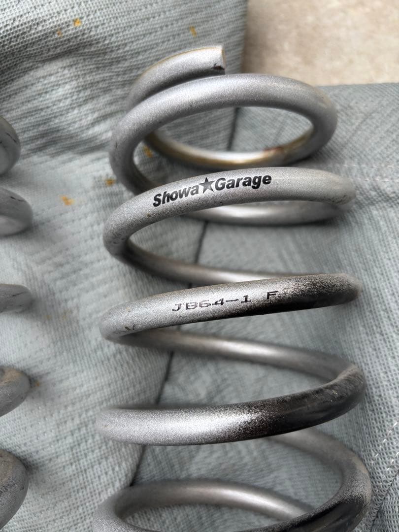 1インチリフトアップコイル　ジムニーJB64 ショウワガレージ　車高センサー