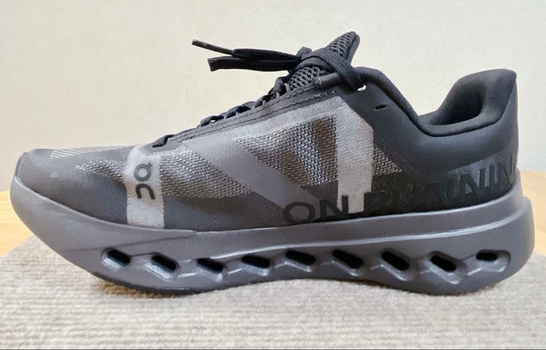 On ランニングシューズCloudsurfer next 26cm Black