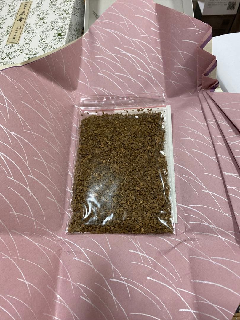 玉初堂 極品沈香刻30g 進物用たとう紙桐箱入 【価格相談不可】