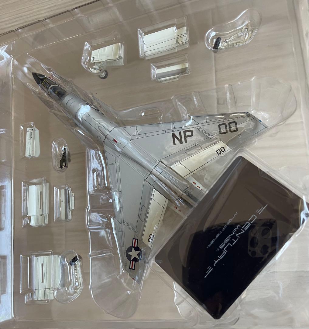 絶版希少新品　センチュリーウイングス/ 1/72 米海軍 F-８E クルセイダー