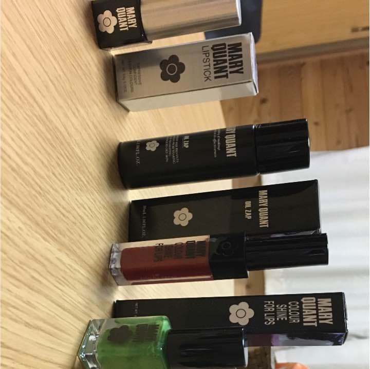 MARY QUANT メーク下地、グロスA-01、口紅R-01、ネイルS-03