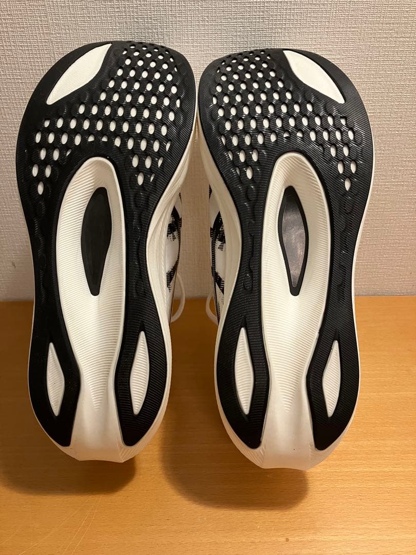 ASICS MAGIC SPEED 4 ホワイト/ブラック 27.5cm