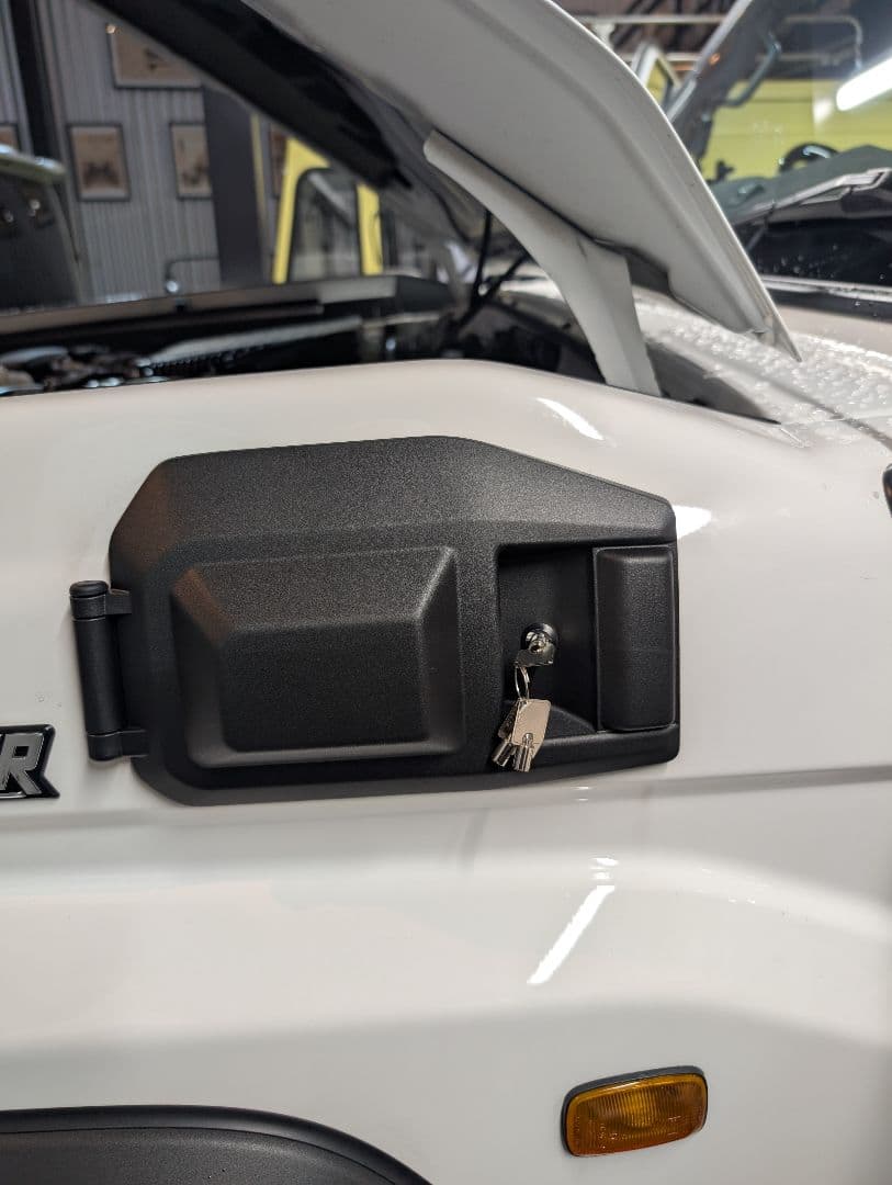 t*i様 ランクル70再再販(GDJ76W) 尿素リッドカバー 鍵付き加工