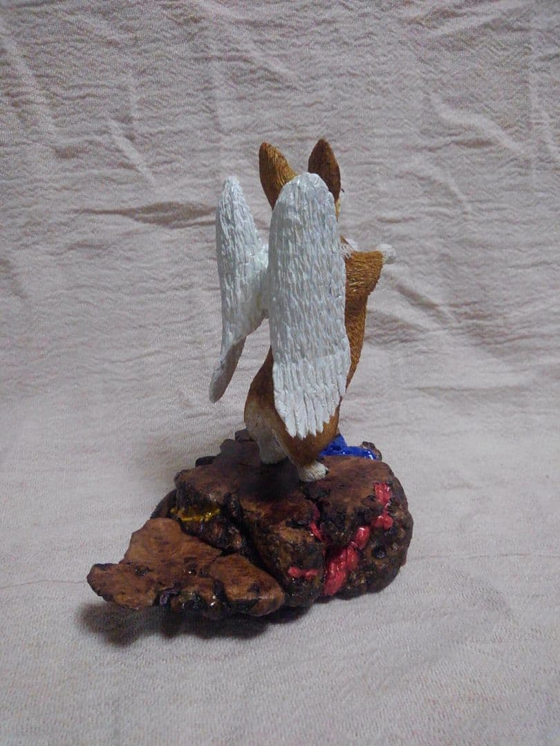 木彫りのコーギー天使への階段