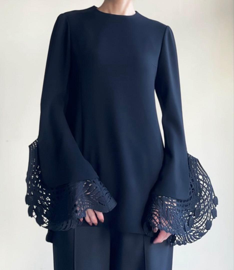 る*ん様 美品 マメクロゴウチ　Embroidered Cuffs Top