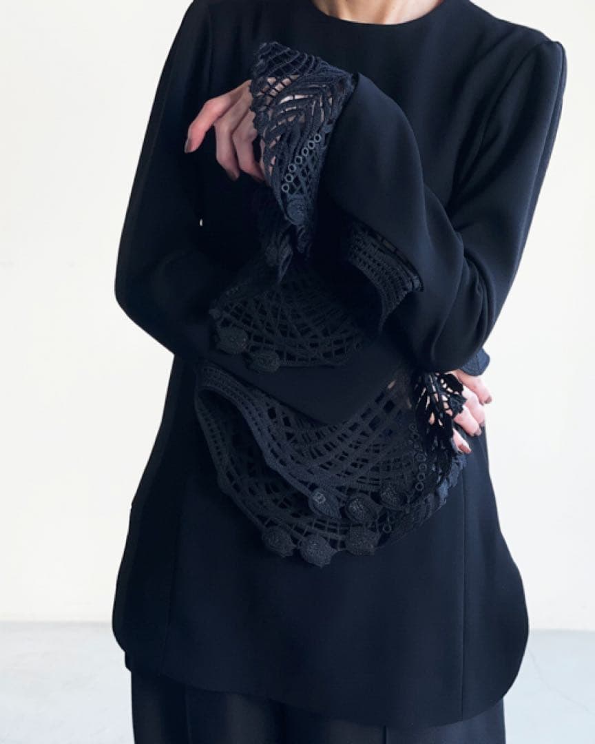 る*ん様 美品 マメクロゴウチ　Embroidered Cuffs Top