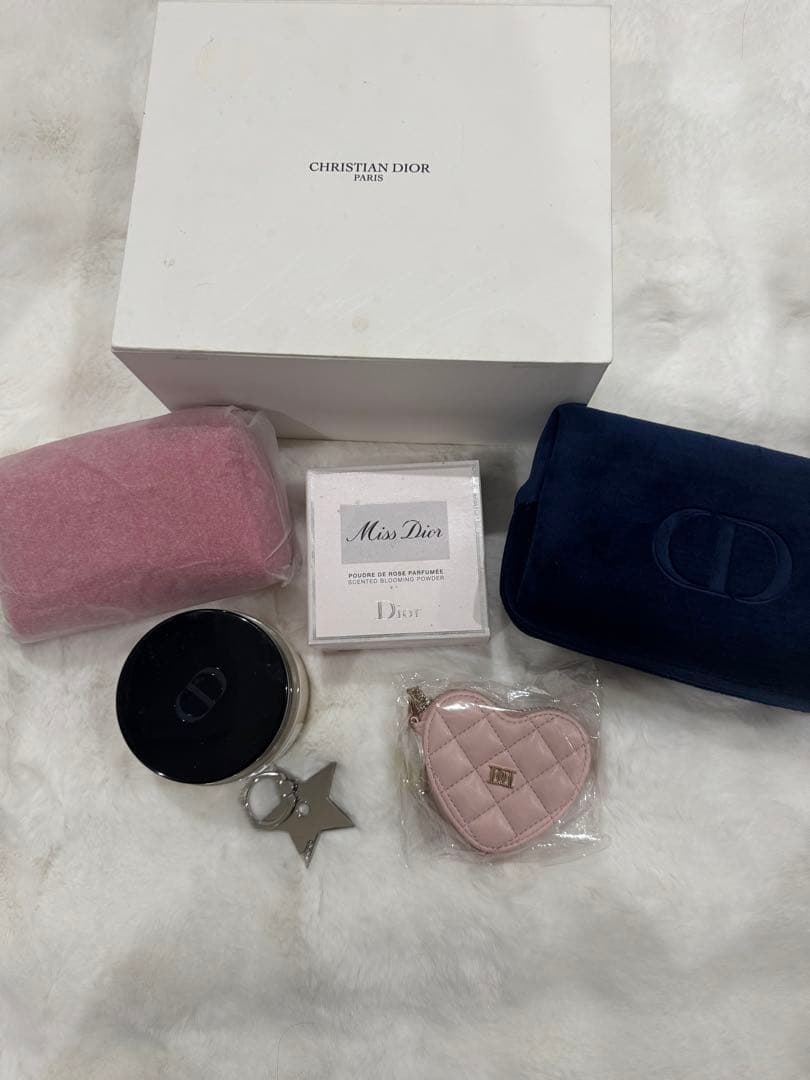 【ＤＩＯＲ❤️ディオール】新品ポーチ、ボディクリーム、パウダー合計６点セット❣️