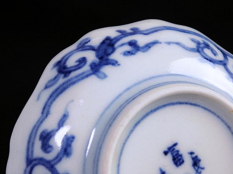 大聖寺伊万里　染錦　青海波に毘沙門亀甲紋　花の図　豆皿　E187AS-CIm