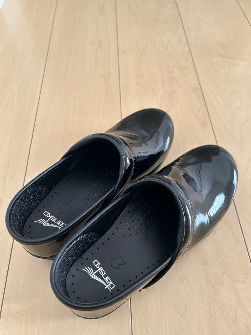 極美品 ダンスコ　サボサンダル プロフェッショナル　パテント　黒 39