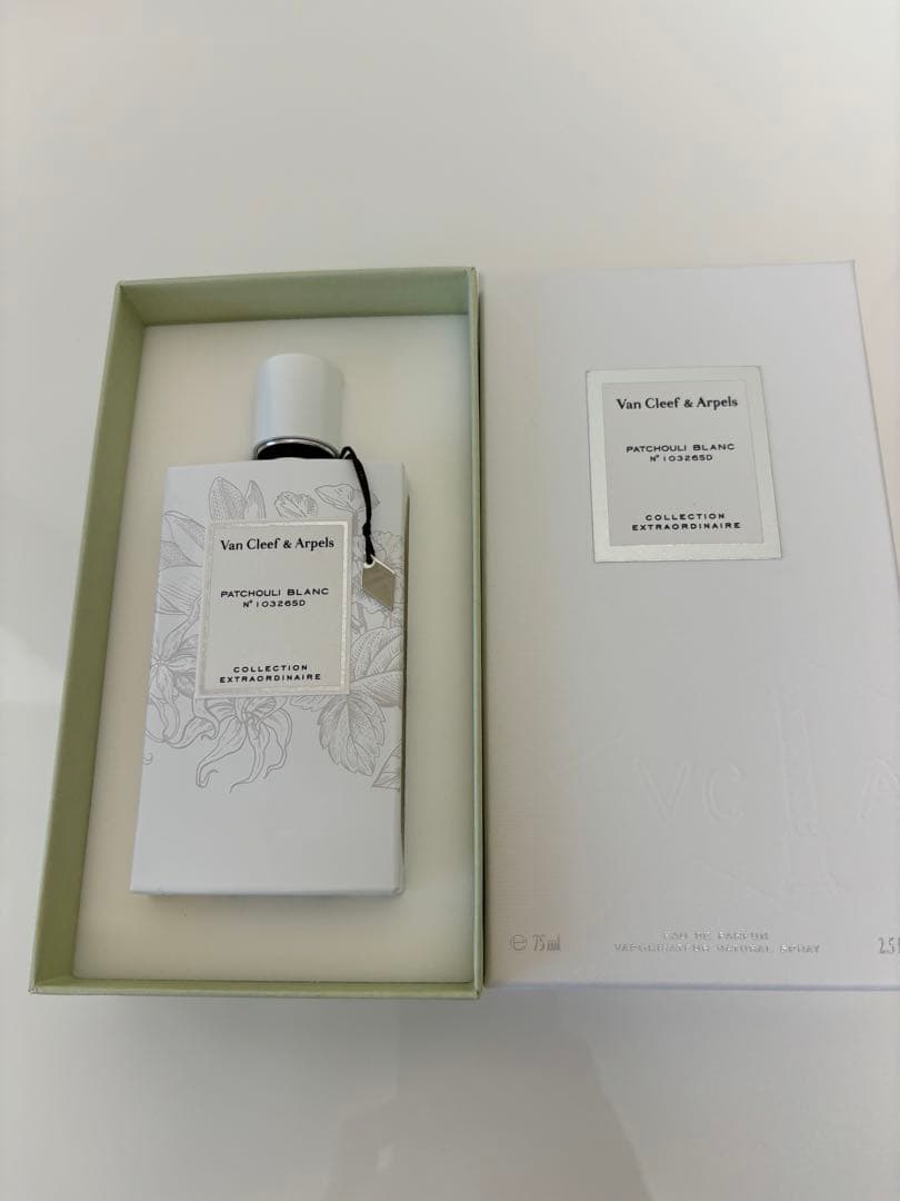ヴァンクリーフアンドアーペル香水 パチョリ ブラン オードパルファム