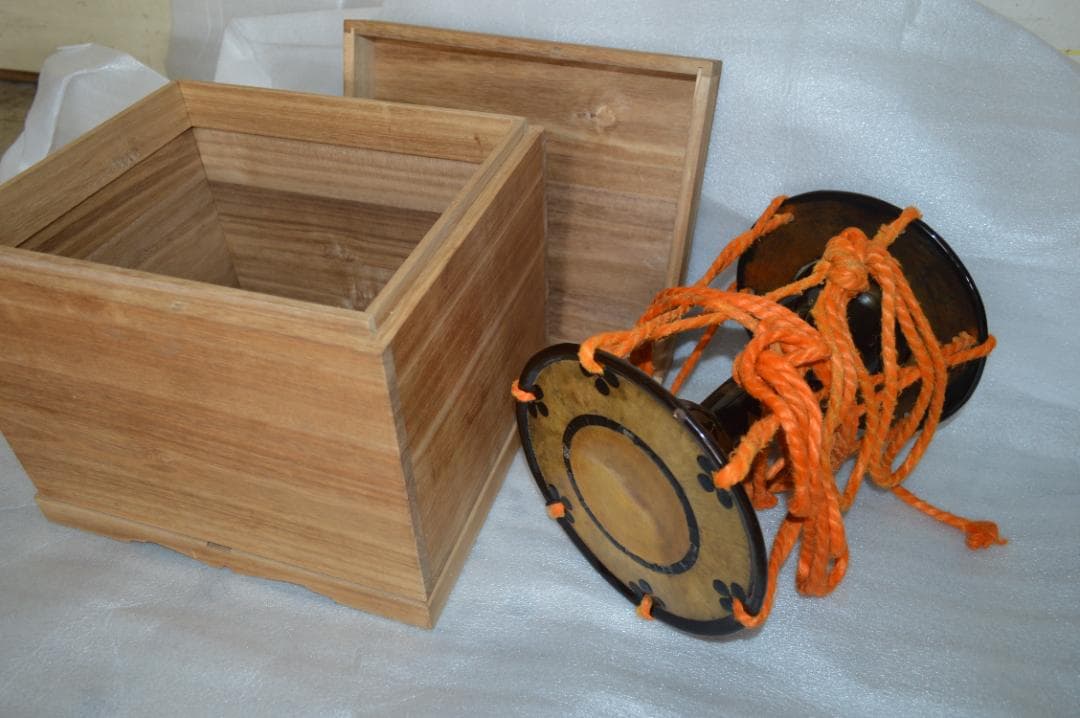 小鼓　胴内手彫　かんな目が美しい