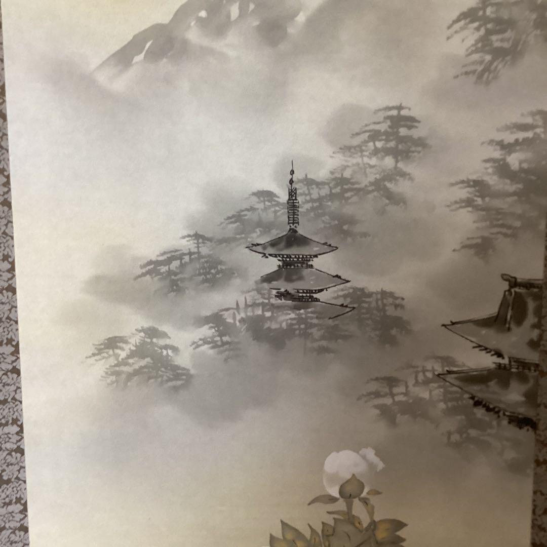 小倉理山筆　　　絹本彩色画【　古　都　富　貴　図　】　掛軸一幅　軸先紫檀　559