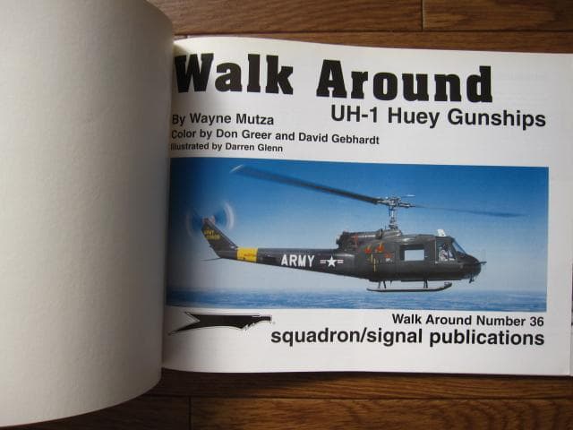 洋書 Walk Around UH-1 Huey Gunships