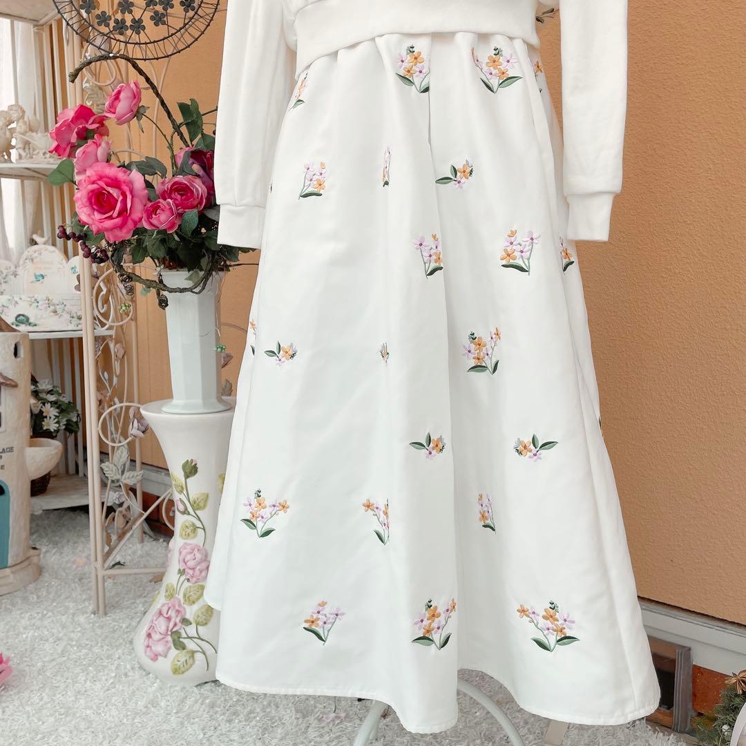 【セットアップ✨】チェスティ　フラワー刺繍　スウェットトップス&フレアスカート