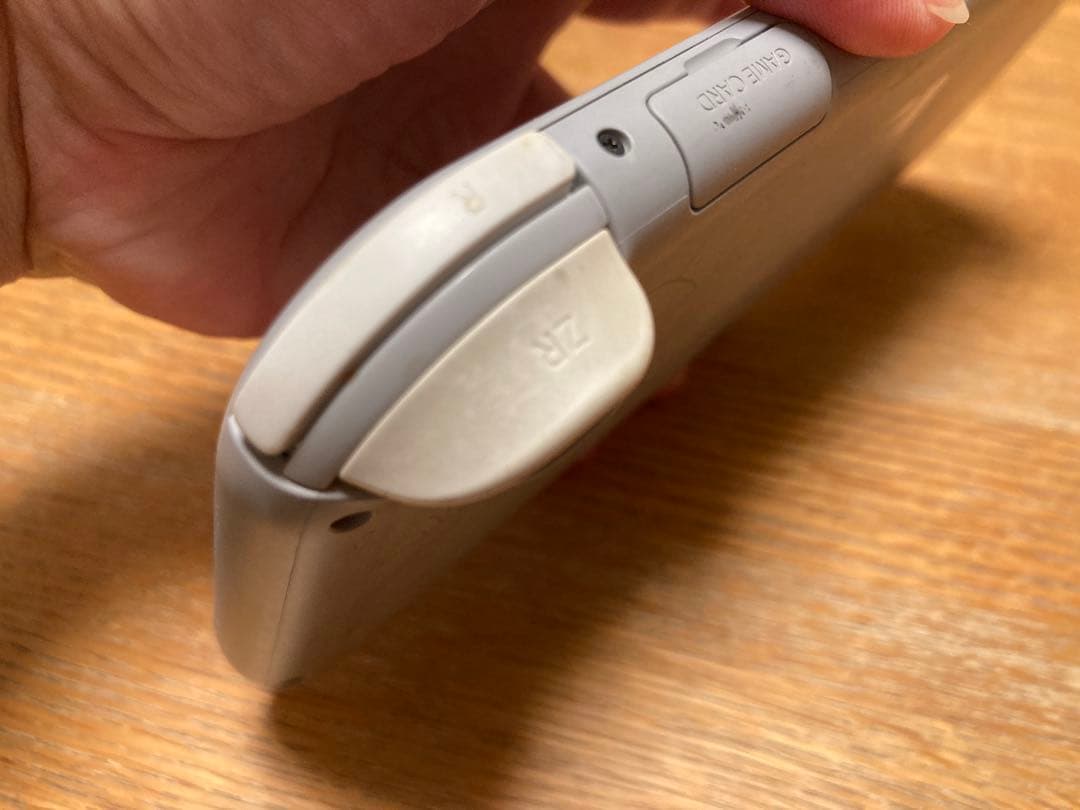 Switch Lite 剣盾仕様　スイッチライト　本体割れあり