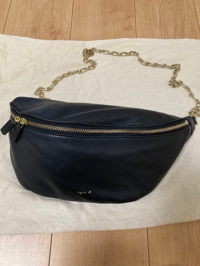 美品⭐︎agnès b. 黒 レザー ボディバッグ