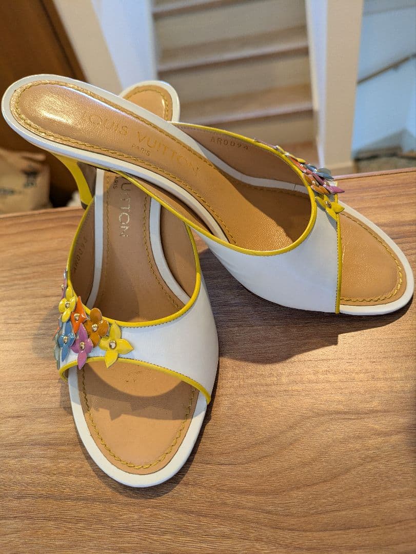 ヴィトン　フラワーモチーフ　ミュール