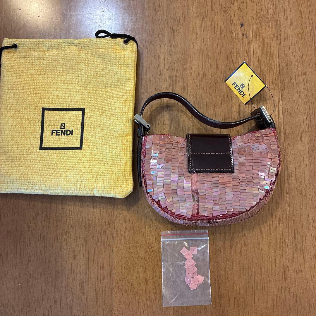 FENDI ミニクロワッサン