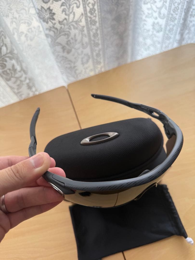 【新品】Oakley サングラス ブラックフレーム グレー