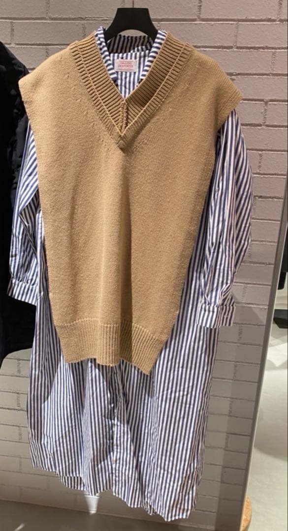 最終値下げ⭐︎マルジェラ⭐︎大人気 ベージュ ニットベスト xs 横ボタン付き
