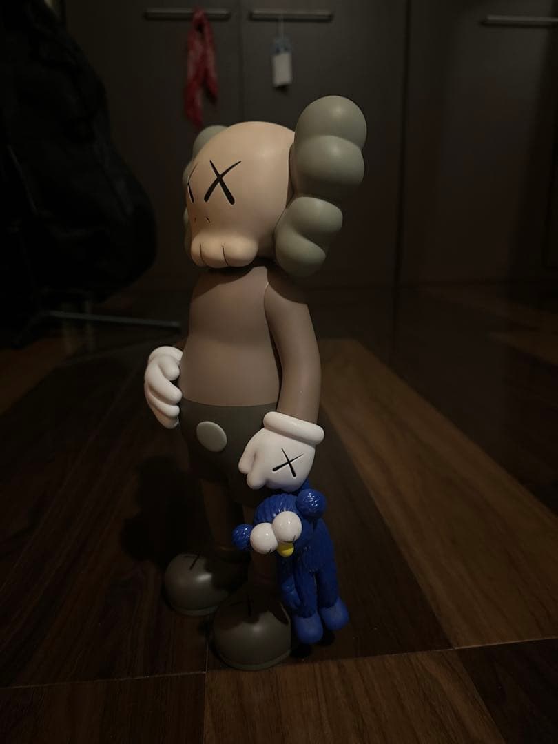 (本物) KAWS SHARE MEDICOM TOY