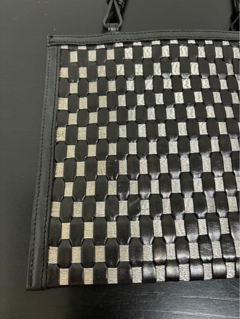 bbyaywaterr:Valextra: 薄型メッシュパーティバッグ、