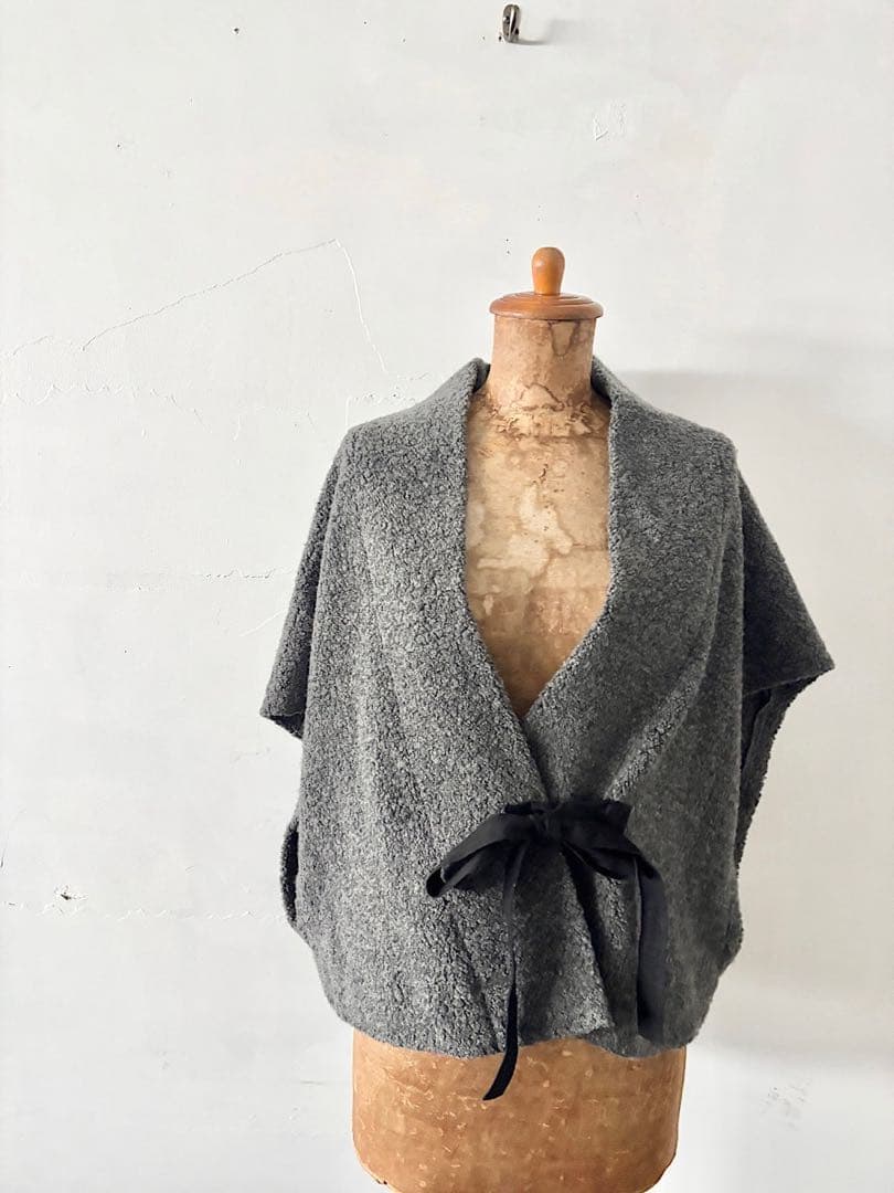 【美品】liplne リプルネ　ウールボアショールベスト　リボンテープ