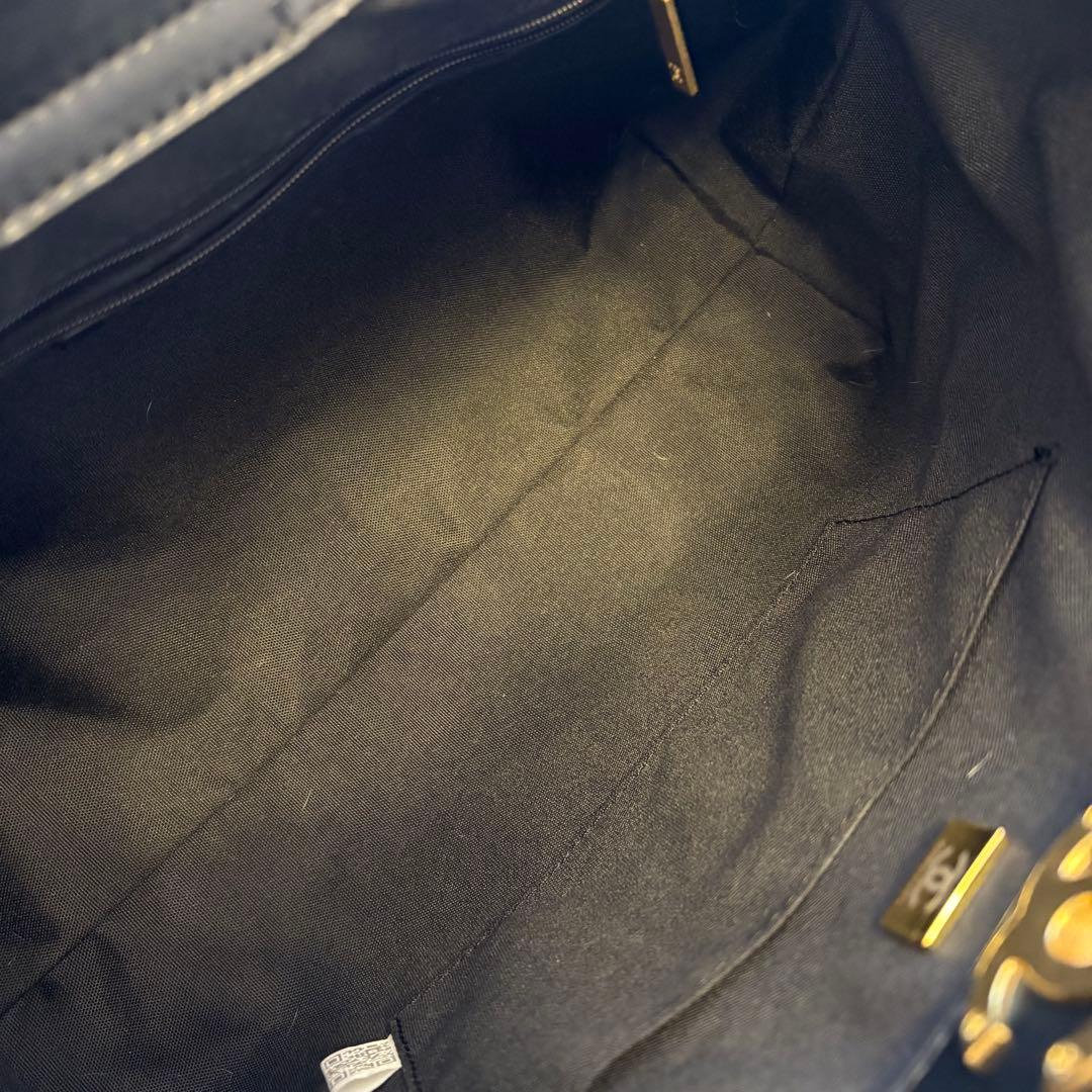 CHANEL ショルダーバッグ　A4
