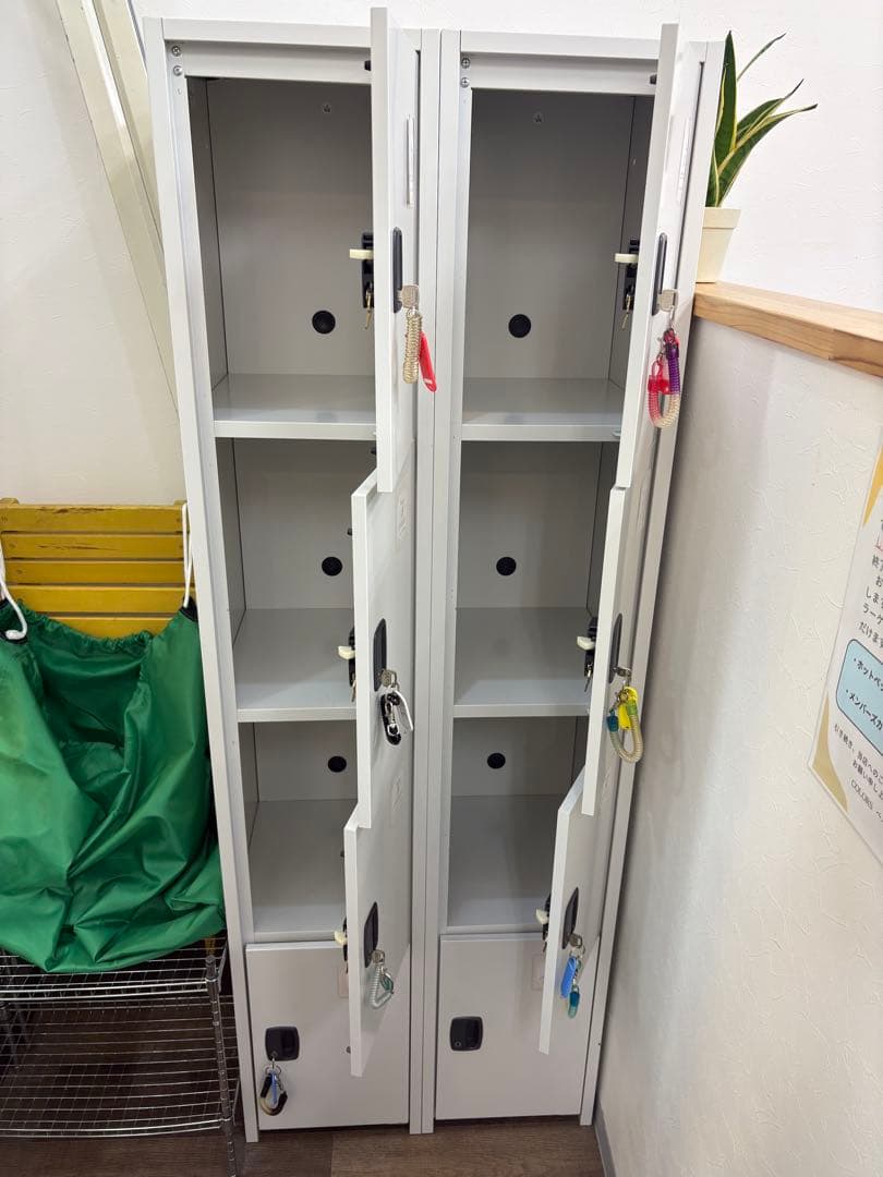 スチールロッカー 8人用