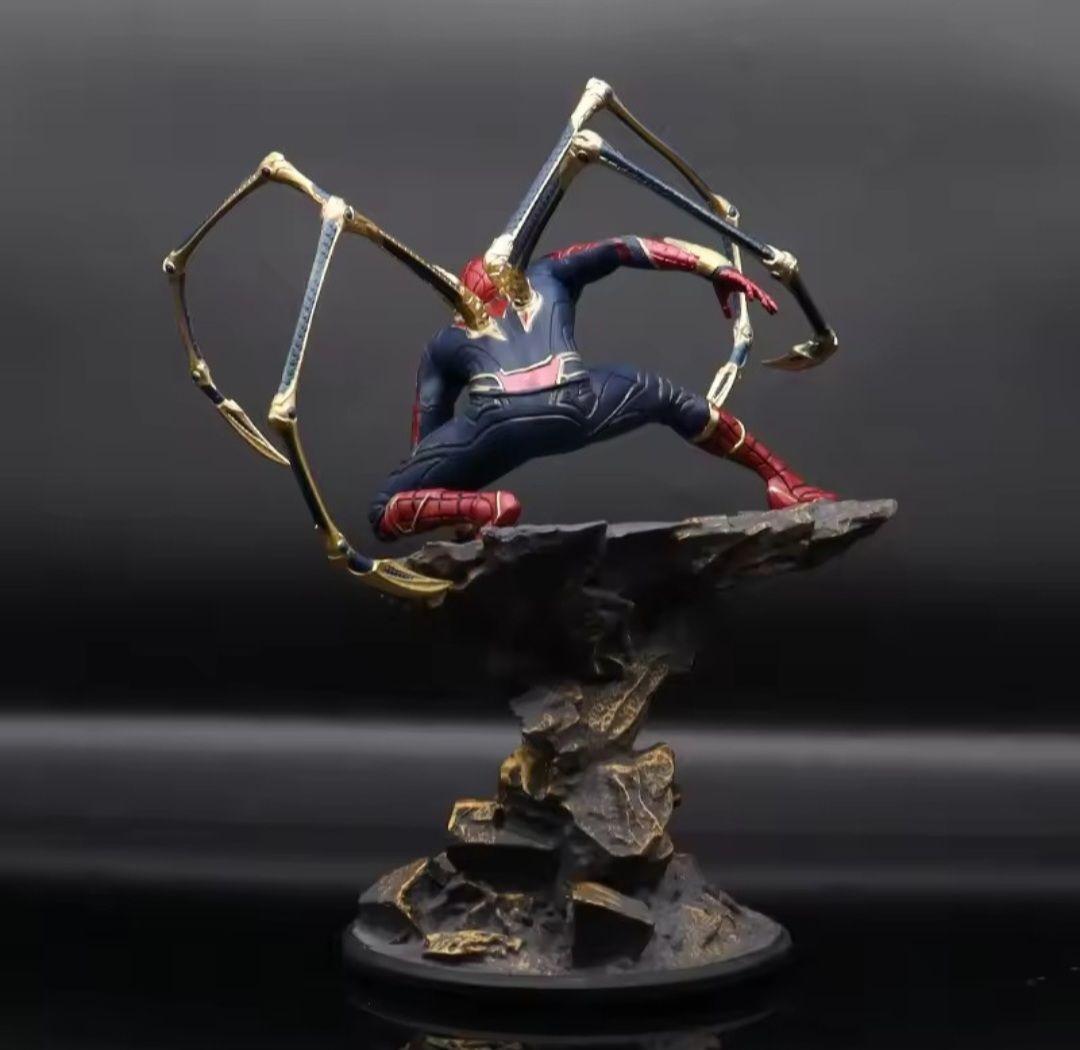 スパイダーマン（アイアン・スパイダー）**スタチュー（大型フィギュア）約32cm