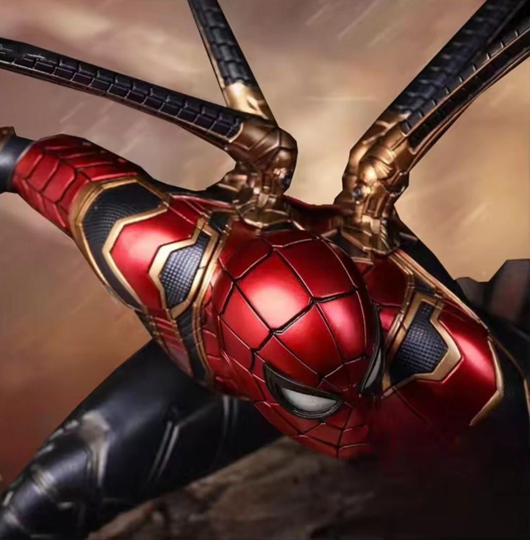 スパイダーマン（アイアン・スパイダー）**スタチュー（大型フィギュア）約32cm