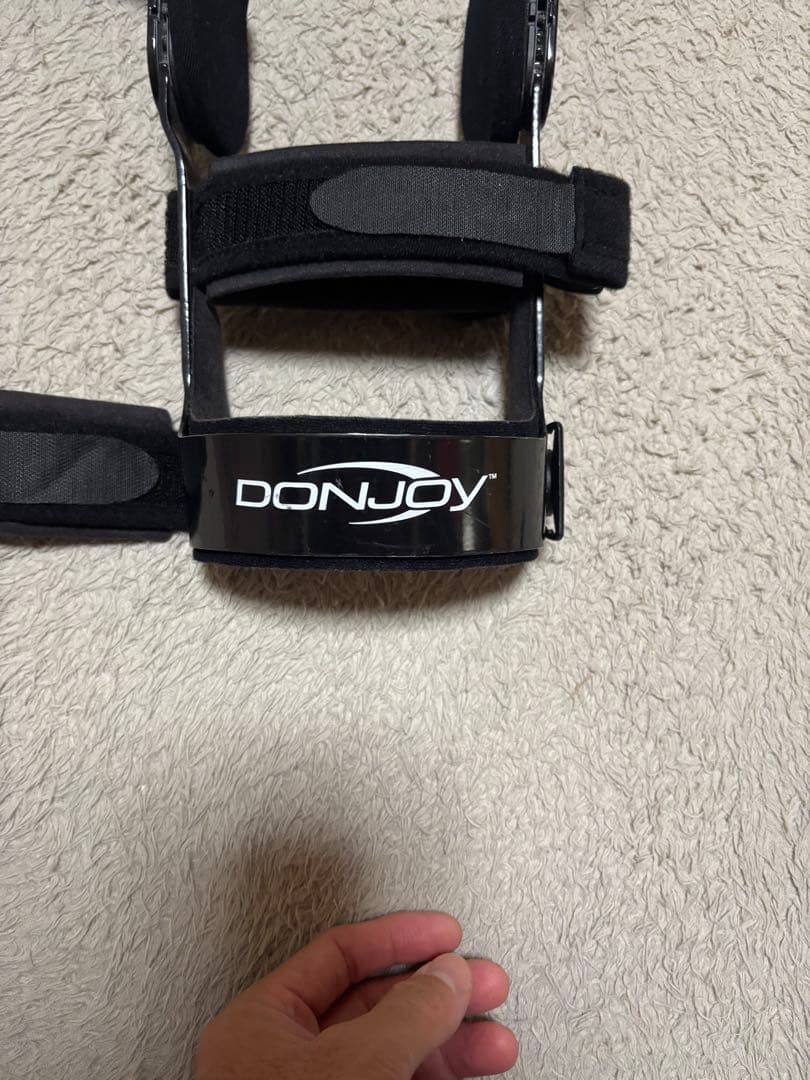 ドンジョイ　Donjoy 右足　M サイズ ブラック 調整可能　右足用