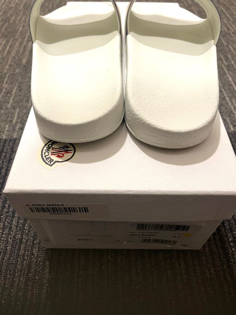MONCLER トリコロール Basileサンダル 専用袋付き 41 ホワイト