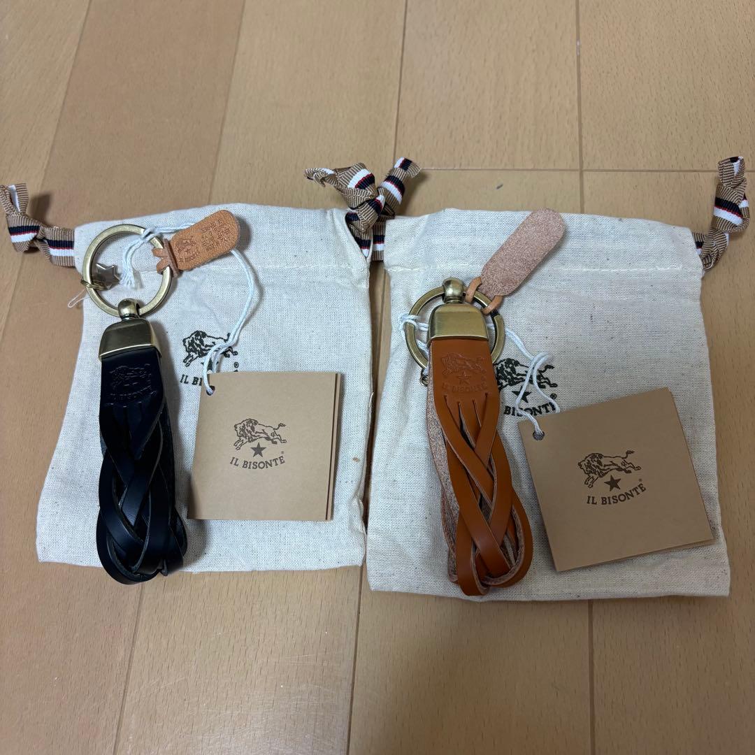 【値下げ】 IL BISONTE 編み込みレザーキーホルダー ブラック ブラウン