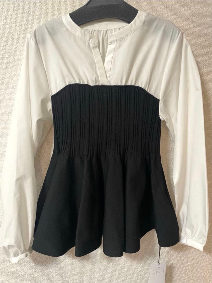 新品⭐︎ジャスグリッティー シャツレイヤードライクニット　ペプラム長袖