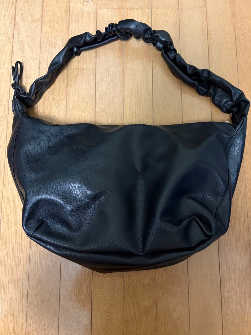 UNITED TOKYO ユナイテッドトウキョウ レザーショルダーバッグ