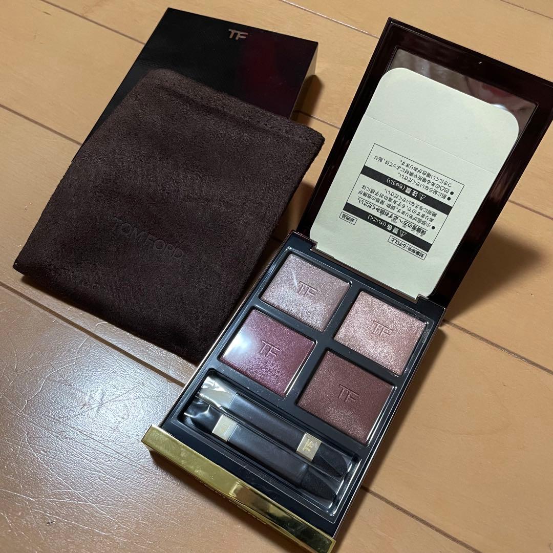 トムフォード　アイカラークォード　アイシャドウ　42A ヘイズィセンシュアリティ