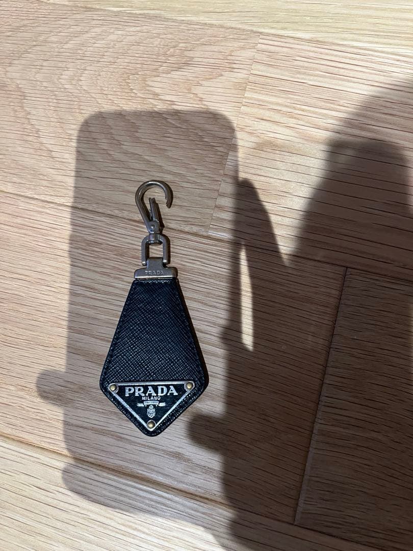 PRADA ブラックレザー キーホルダー　プラダ