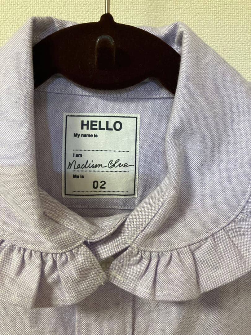 マディソンブルーラウンドカラーフリルシャツ02タグ付