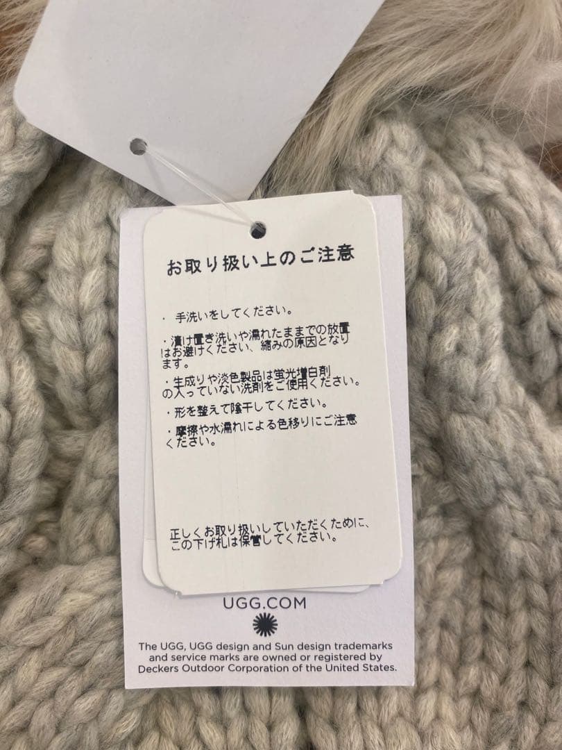 【新品】UGG ニット帽 ケーブルビーニー ポンポン付き ライトグレー O/S