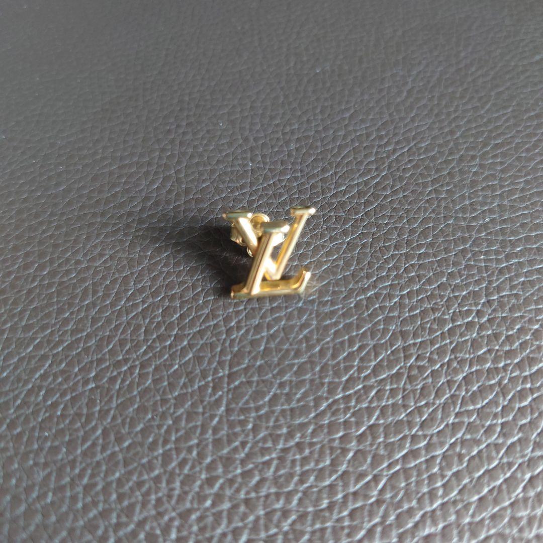 Louis Vuitton ゴールドロゴピアス(片耳用)