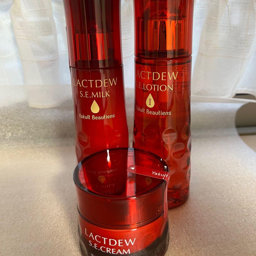 ヤクルト新商品　新品　ラクトデュウローションI ミルク　保湿クリーム３点セット