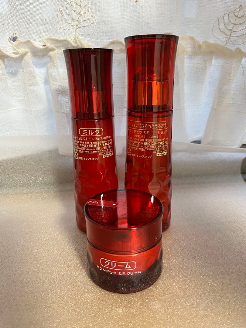 ヤクルト新商品　新品　ラクトデュウローションI ミルク　保湿クリーム３点セット