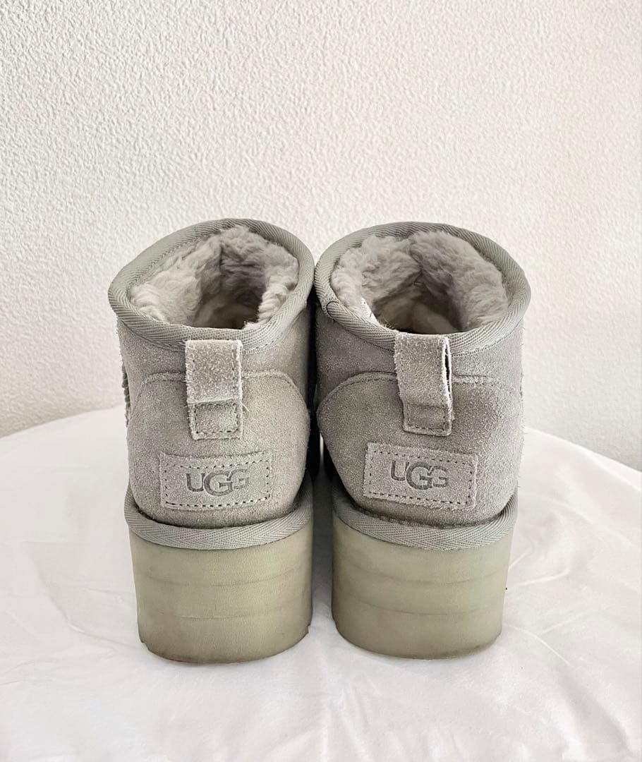 UGG クラシックウルトラミニ厚底ムートンブーツ