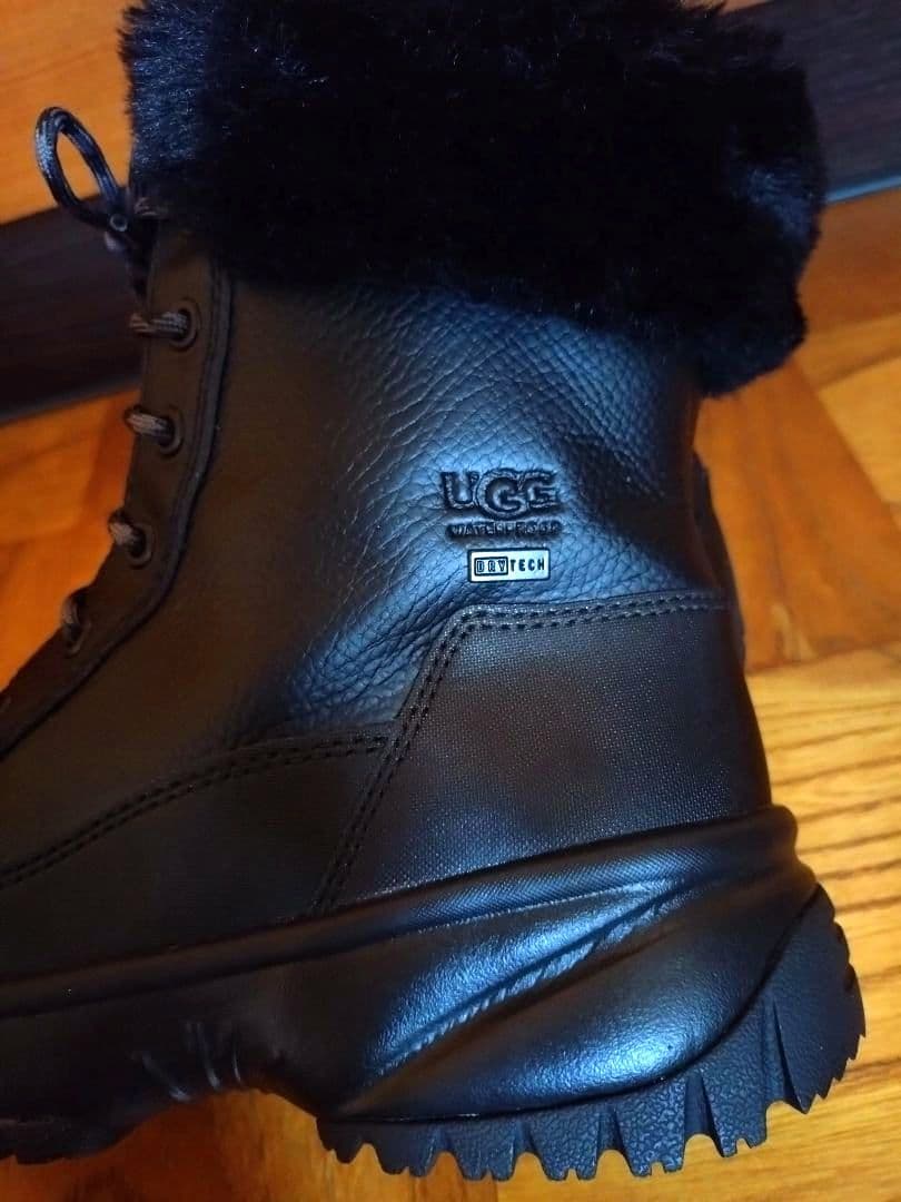 UGG ブーツ　YOSE FLUFF 24cm