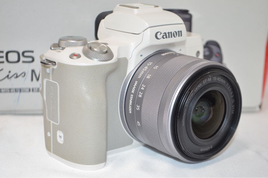 ★美品★お洒落ホワイト♪高性能ミラーレス！スマホ転送OK★キヤノン Kiss M