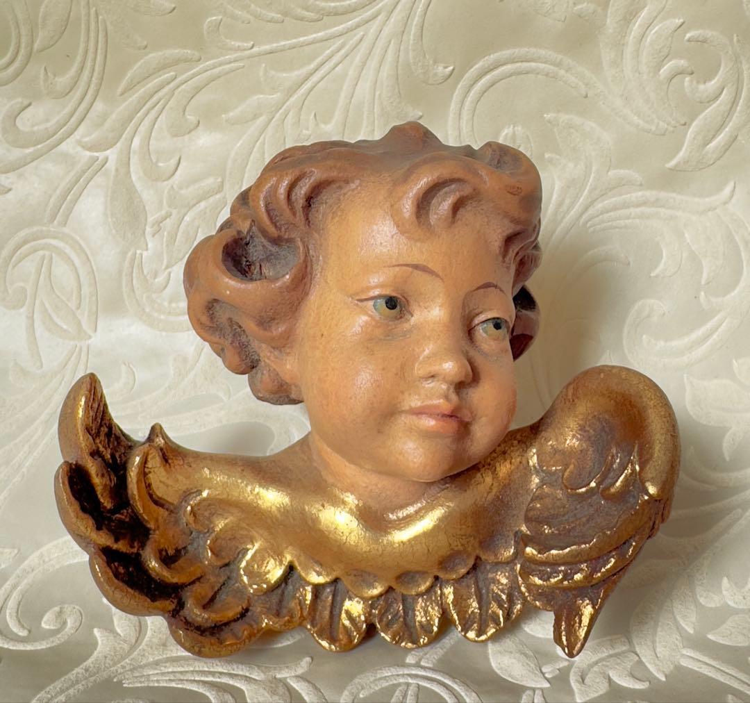 天使セラフィムの彫刻