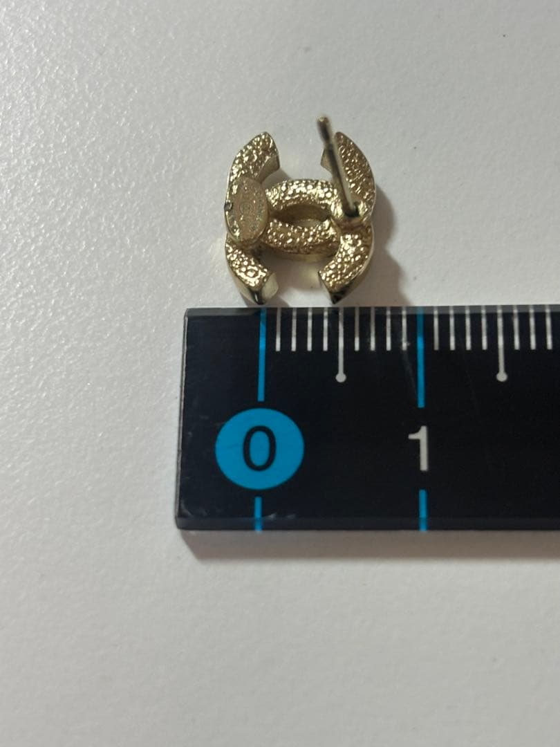 Chanel CCロゴ ゴールド ピアス(片耳用)