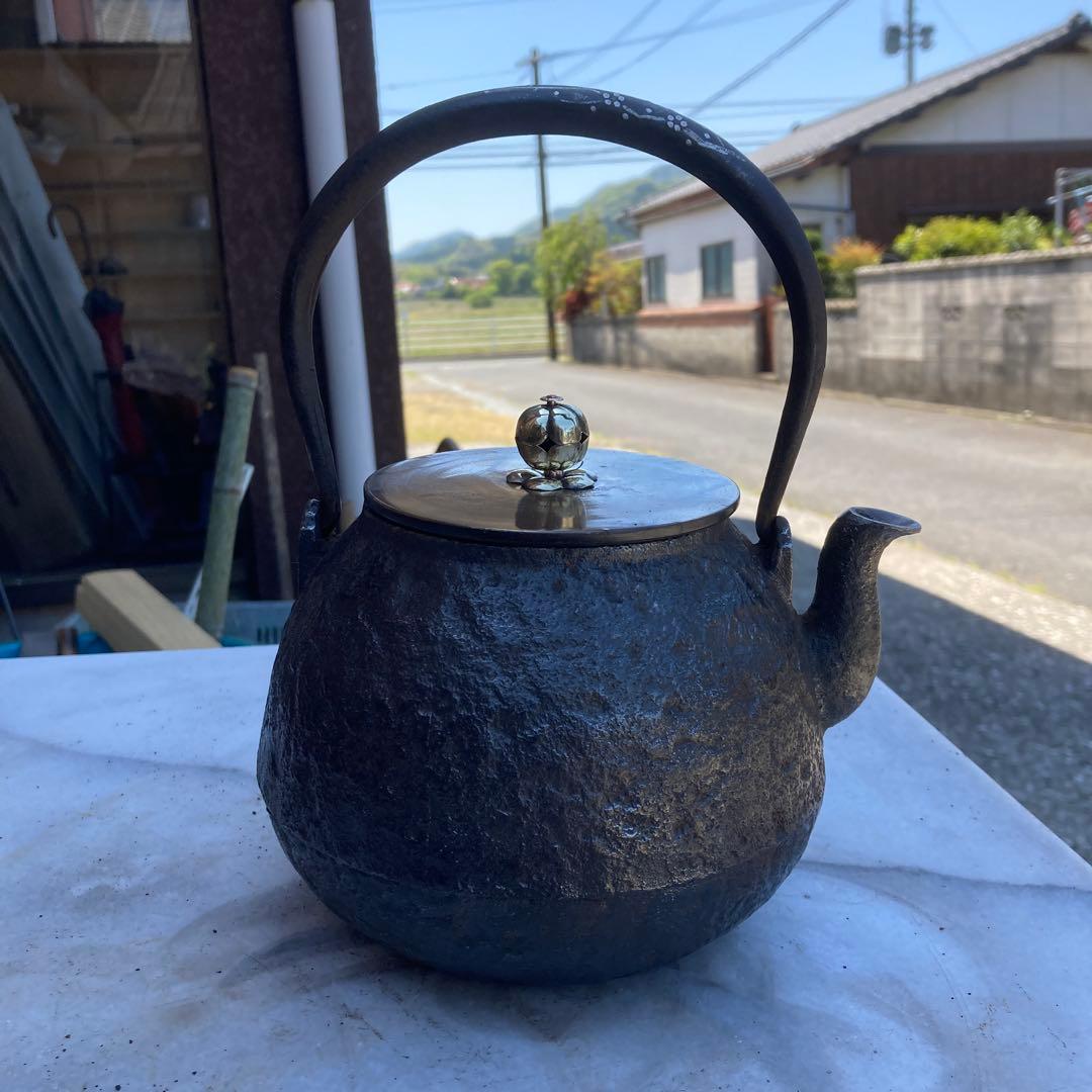 龍文堂梅花銀象嵌入り鉄瓶