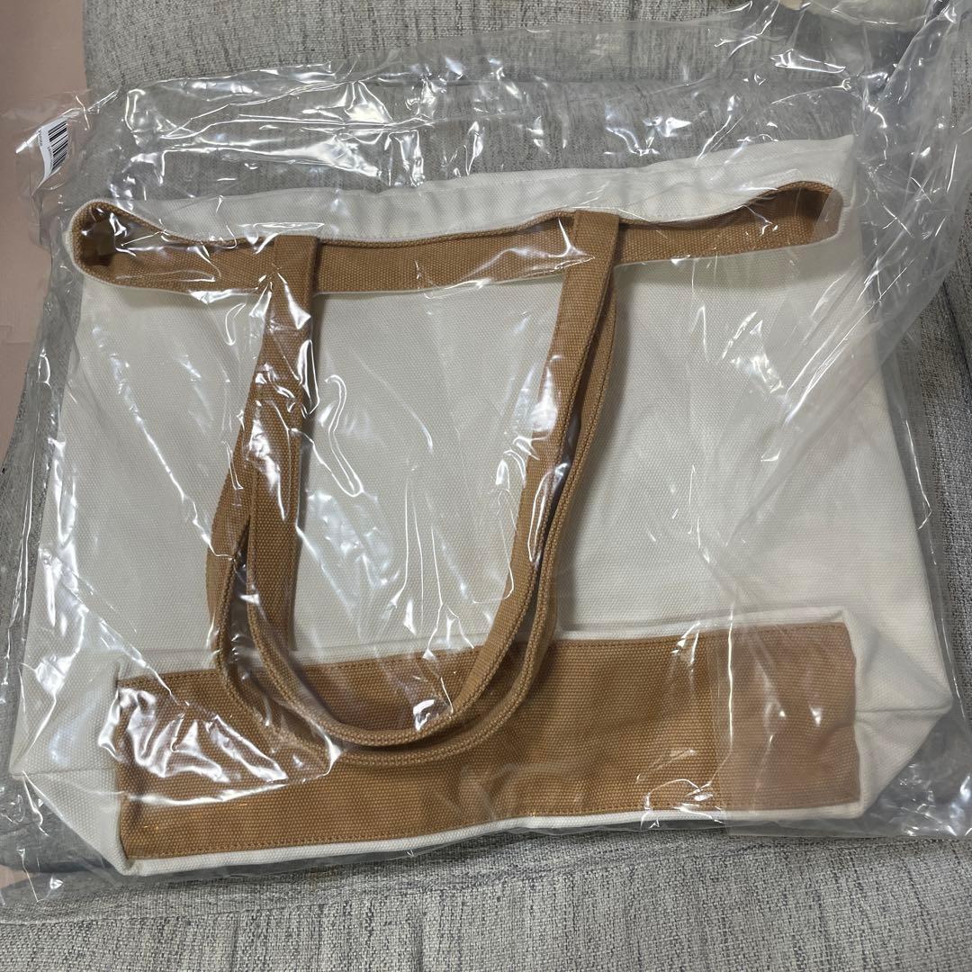 LOUIS VUITTON財団美術館トートバッグ